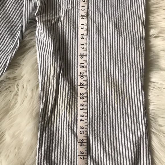 π 10/$10 π LIZ CLAIBORNE Capri Seersucker Pant, Gray & White Size 8 - Picture 11 of 16